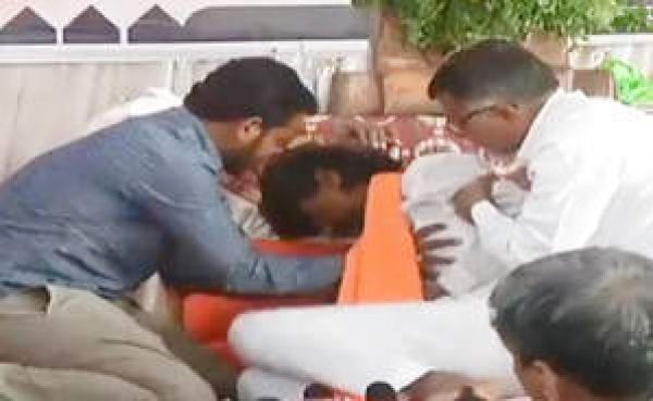 मराठा आरक्षण के लिए अनशन कर रहे जारांगे-पाटिल ने फिर से पानी पीना छोड़ा, महाराष्ट्र सरकार को परिणाम भुगतने की चेतावनी दी