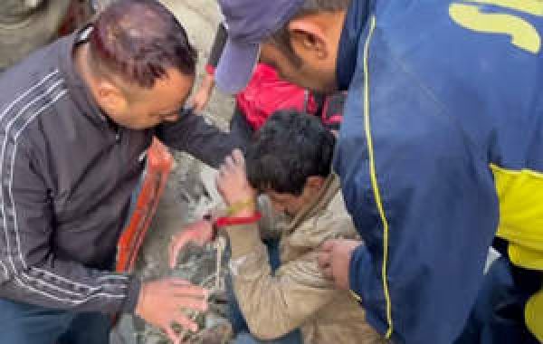 ऋषिकेश-बदरीनाथ हाईवे पर ट्रक गहरी खाई में गिरा, दो घायल