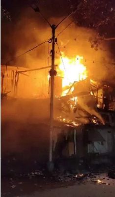 गंगोत्री के नेशनल पार्क में कंखु बेरियर के ऊपर पहाड़ियों में लगी आग