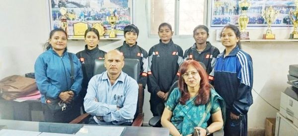 कुश्ती महिला टीम अंतर विवि स्पर्धा में भाग लेने हरियाणा रवाना