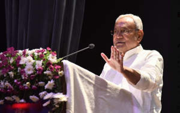 नीतीश के बयान की धर्मगुरु रामभद्राचार्य ने भी की निंदा, कहा- इतना घिनौना बयान किसी ने नहीं दिया