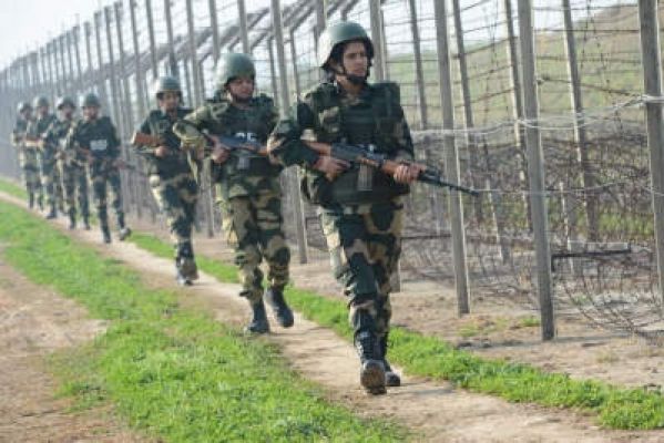 जम्मू-कश्मीर के रामगढ़ सेक्टर में पाकिस्तानी गोलीबारी में बीएसएफ जवान शहीद 