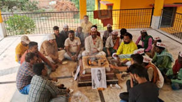 नीतीश की 'बुद्धि-शुद्धि' के लिए हम कार्यकर्ताओं ने किया हवन, कहा- 'महिला-दलितों का किया अपमान, मांगें माफी'