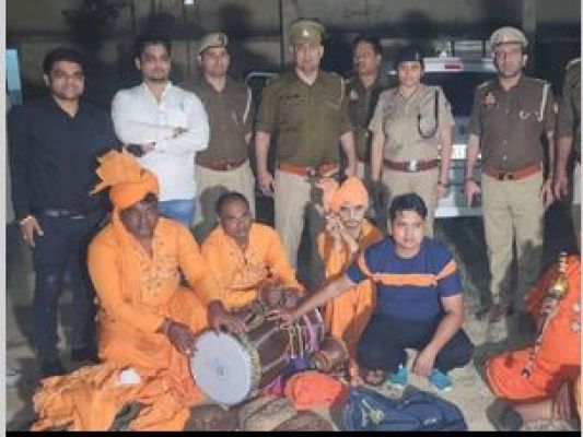 एल्विश यादव के रेव पार्टी मामले में चली लंबी पूछताछ, बदरपुर से लाए जाते थे सांप