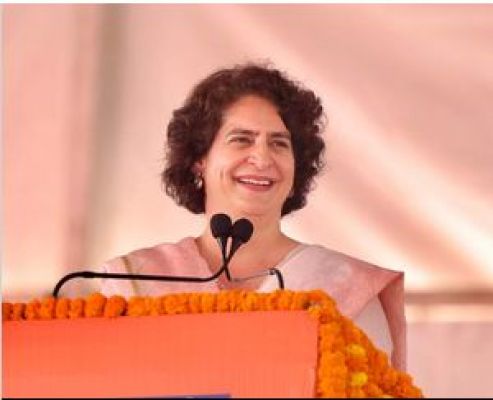 पीएम मोदी पर टिप्पणी को लेकर चुनाव आयोग ने प्रियंका गांधी को भेजा नोटिस