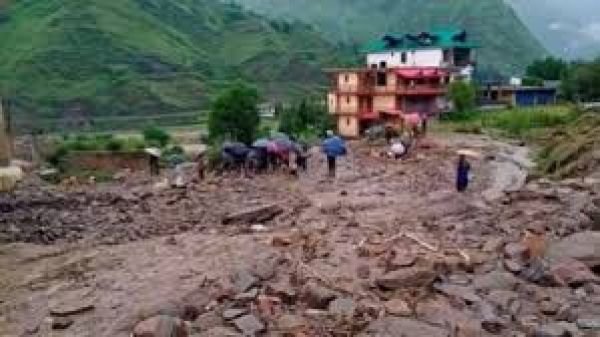 उत्तराखंड : ताजा भूस्खलन से बचाव अभियान में पड़ी अड़चन, दिल्ली से आ रहीं बड़ी मशीनें