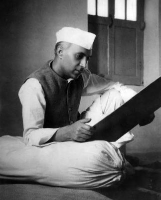 नेहरू मिथक और सत्य