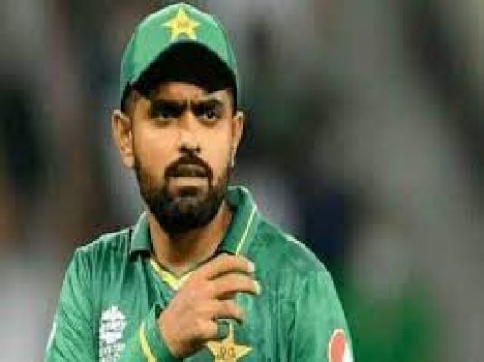 क्या बाबर आज़म पीसीबी की सियासत के शिकार हो गए? नज़रिया