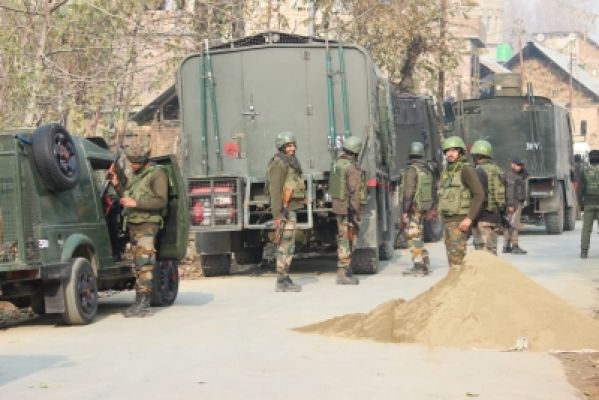 जम्मू-कश्मीर के कुलगाम में पांच आतंकी ढेर