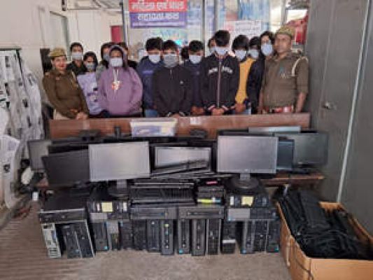 नोएडा: एसटीएफ ने एक और कॉल सेंटर का किया भंडाफोड़, 5 महिला समेत 16 गिरफ्तार