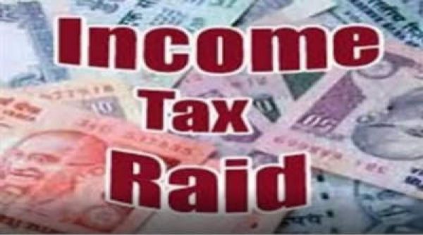 आईटी ने तेलंगाना कांग्रेस नेता विवेक के घरों और कार्यालयों पर की छापेमारी