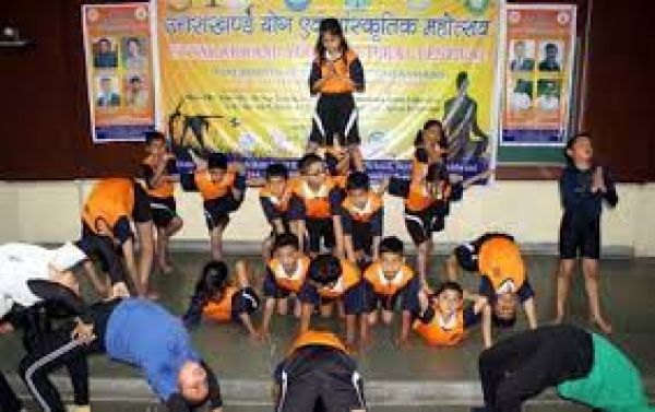 भारतीय मूल के 13 वर्षीय लड़के ने यूरोप में योग प्रतिभा कार्यक्रम में जीता स्वर्ण पदक