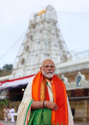 पीएम मोदी ने तिरुमाला मंदिर में की पूजा-अर्चना