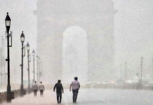 दिल्ली में बारिश से प्रदूषण के स्तर में गिरावट, हवा की गुणवत्ता फिर भी 'बेहद खराब' श्रेणी में