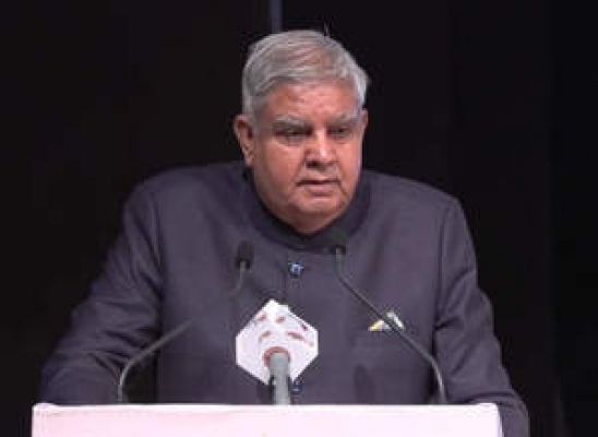 उपराष्‍ट्रपति ने गांधीजी को पिछली सदी का 'महापुरुष' व मोदी को मौजूदा सदी का 'युगपुरुष' बताया