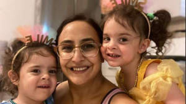 हमास द्वारा रिहा किए गए 11 बंधकों में 3 साल के जुड़वां बच्चे और मां शामिल 