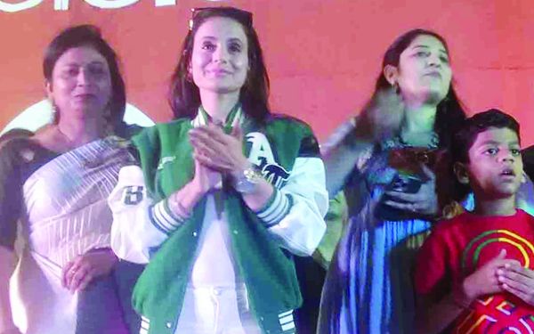 अमिषा पटेल ने किया जैन क्रिकेट चैंपियनशिप का शुभारंभ