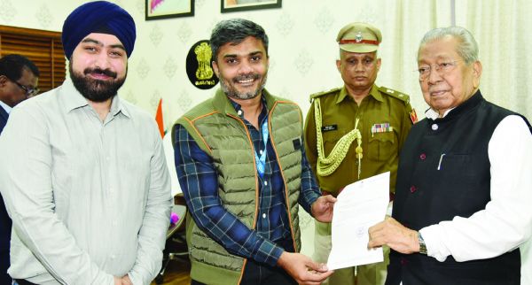 राज्यपाल हरिचंदन से छग स्टेट क्रिकेट संघ  के अध्यक्ष मिले, मैच के लिए किया आमंत्रित