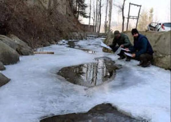 उत्तराखंड में बदला मौसम, पहाड़ों पर माइनस में तापमान, मैदानी इलाकों में भी बढ़ी ठंड