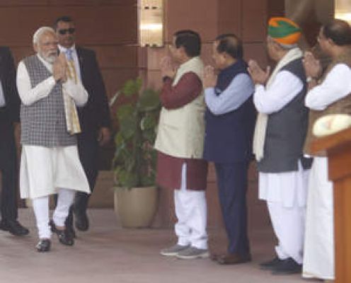 'तीसरी बार मोदी सरकार' के नारे के साथ भाजपा सांसदों ने किया पीएम मोदी का स्वागत