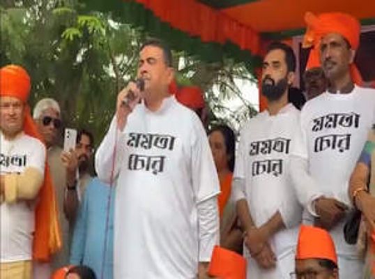 बंगाल : 'ममता चोर' लिखी टी-शर्ट पहनने पर शुभेंदु अधिकारी के खिलाफ एफआईआर दर्ज