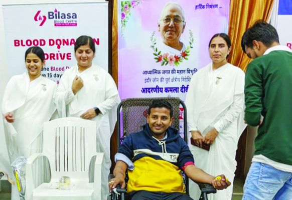 कमला दीदी की प्रथम पुण्यतिथि पर रक्तदान