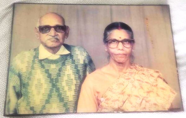 कटनी से गुजरते, माँ और पिता की स्मृति