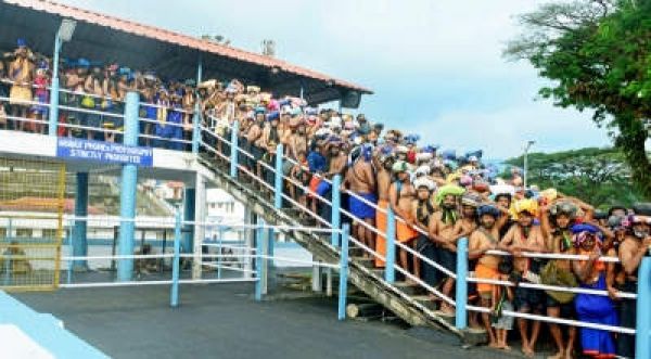 इंतजामों की कमी, सबरीमाला में 15 घंटे तक इंतजार, विपक्ष ने की केरल सरकार की आलोचना