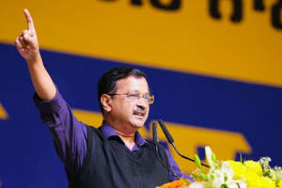 केजरीवाल की लोकप्रियता बढ़ने के कारण केंद्र उन्हें डराने की कोशिश कर रहा : आप