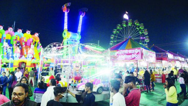 डिज्नीलैंड मेला शुरू, जुरासिक  पार्क युवाओं के बीच लोकप्रिय