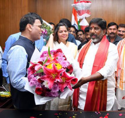 तेलंगाना के उप मुख्यमंत्री, पांच मंत्रियों ने पदभार संभाला