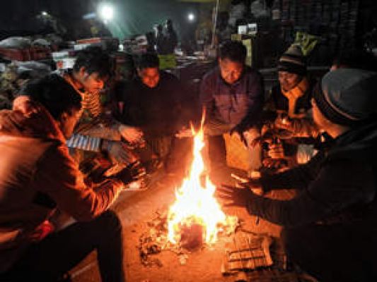 पहाड़ों की रानी शिमला और धर्मशाला से भी ज्यादा ठंड दिल्ली में