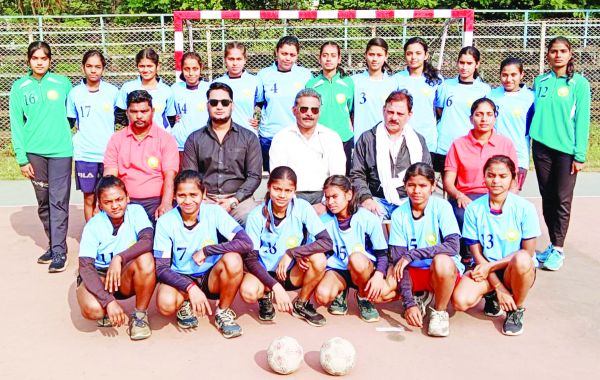 46वीं जूनियर बालिका राष्ट्रीय हैंडबाल स्पर्धा में भाग लेने वाराणसी रवाना 