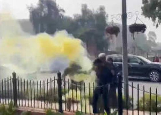 लोकसभा में रंगीन धुएँ के कनस्तर ले जाने के लिए आरोपियों ने जूतों में बनवाई थी विशेष कैविटी: प्राथमिकी