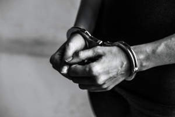 पुलिस जवान और कारोबारी की हत्या का आरोपी गिरफ्तार
