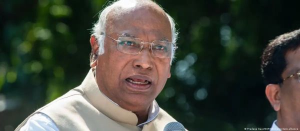 कांग्रेस क्यों मांग रही जनता से चंदा