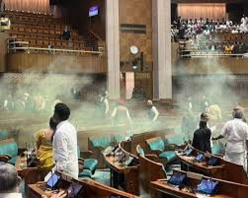संसद की सुरक्षा में चूक को लेकर राज्यसभा में विपक्ष का हंगामा, कार्यवाही 2 बजे तक के लिए स्थगित