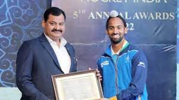 हार्दिक और सविता ने एफआईएच पुरस्कार जीते