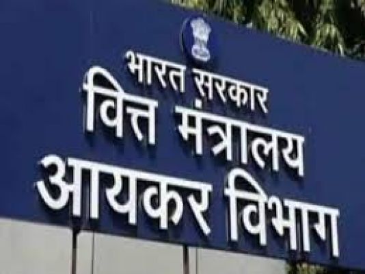 आयकर विभाग ने 19 घंटे की तलाशी में तृणमूल विधायक के घर से 70 लाख रुपये नकद बरामद किए