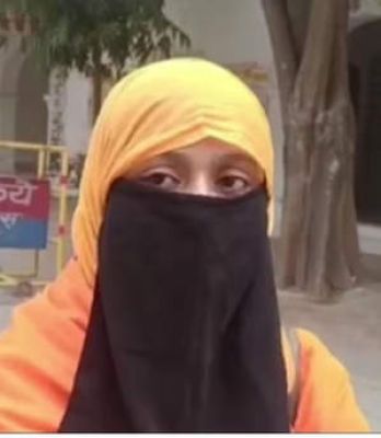 कानपुर की महिला का आरोप, केसरिया घूंघट पहनने पर परिवार, समुदाय के लोगों ने प्रताड़ित किया