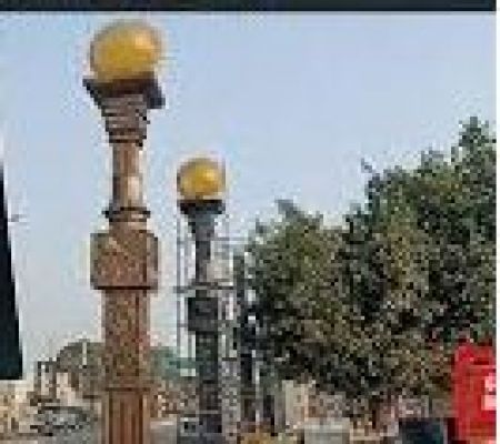 राम मंदिर प्राण प्रतिष्ठा समारोह से पहले अयोध्या की प्रमुख सड़क ‘सूर्य स्तंभों’ से सजाई जा रही