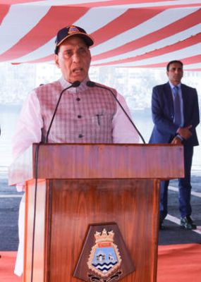 जम्मू में राजनाथ सिंह, पुंछ में मारे गए तीन नागरिकों के परिवारों से की मुलाकात