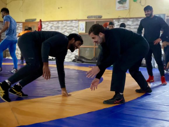 बजरंग और अन्य पहलवानों से मुलाकात में राहुल गांधी ने दिखाया जिउ जित्सु कौशल