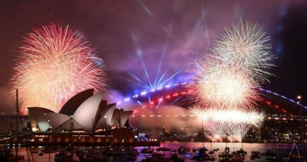 नए साल में लिखेंगे हम मिलकर नई कहानी