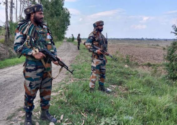 मणिपुर में 4 की गोली मारकर हत्या, 14 लोग घायल, घाटी के 5 जिलों में फिर से कर्फ्यू लगा