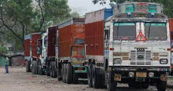 नये कानून के खिलाफ चालकों की हड़ताल से मप्र में पांच लाख गाड़ियों के चक्के थमे