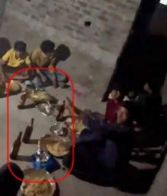 आंध्र में हाईस्कूल के छात्र शराब पीते पकड़े गए