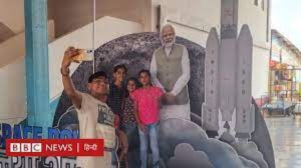आरटीआई में पीएम मोदी के साथ सेल्फ़ी पॉइन्ट का खर्च बताने के बाद रेलवे ने बदले नियम, जानकारी देने वाला अधिकारी बदला