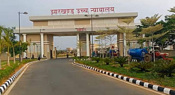 बच्ची का लगातार पीछा करना, घूरना या जबरन बात करना भी यौन अपराध : झारखंड हाईकोर्ट