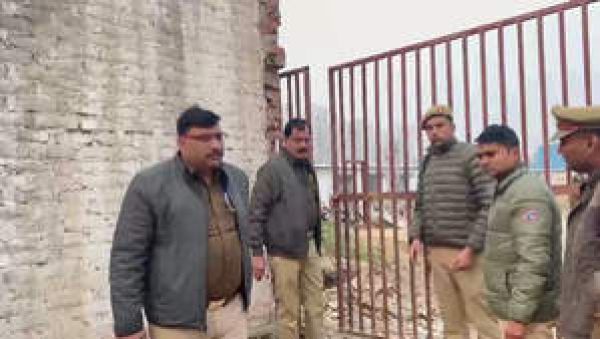 फरार गैंगस्टर रवि काना की 70 करोड़ की संपत्ति जब्त, प्रशासन ने 4000 वर्ग मीटर के प्लाट को सील किया